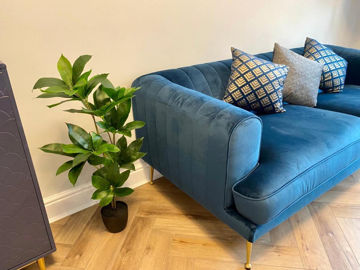 Luxury Riverside Centre Apartment